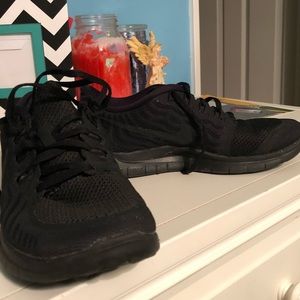 Black nike 6 1/2 shoes